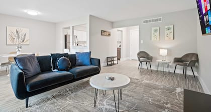 Bright & Airy Urban Unit Walk to Everything!