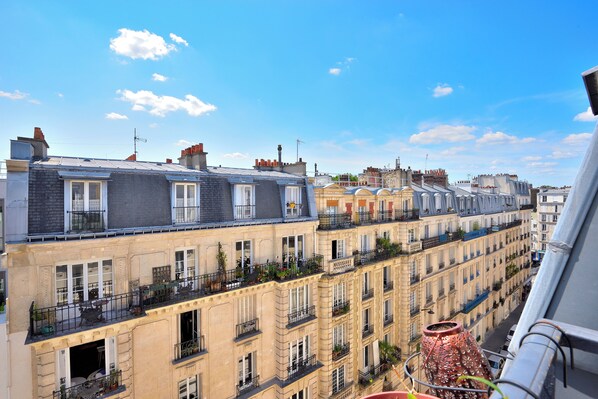 Property grounds - Stylish attic conversion in the rooftops of Paris (Paris)