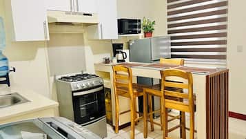 Fridge, microwave, oven, coffee/tea maker