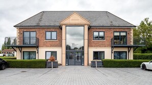 Exterior - Luxury Essex Apartment at Woolston Manor Golf Club (Chigwell)