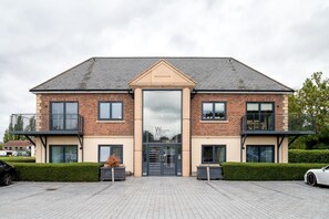 Exterior - Luxury Essex Apartment at Woolston Manor Golf Club (Chigwell)