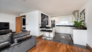 Living area - Luxury Essex Apartment at Woolston Manor Golf Club (Chigwell)