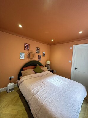 2 bedrooms, WiFi, bed sheets - Dreamy 1BD Home in Notting Hill (London)