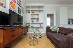 TV, offices - Dreamy 1BD Home in Notting Hill (London)