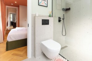 Shower, hair dryer - Dreamy 1BD Home in Notting Hill (London)