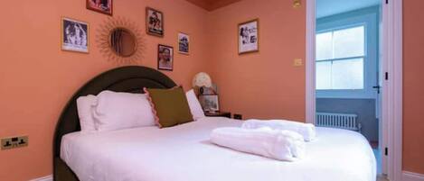 2 bedrooms, WiFi, bed sheets