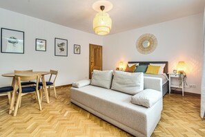 Apartamento conforto, 2 quartos, sacada | 2 quartos, ferros/tábuas de passar roupa, Wi-Fi de cortesia