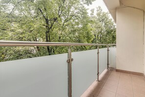 Apartamento conforto, 2 quartos, sacada | Sacada