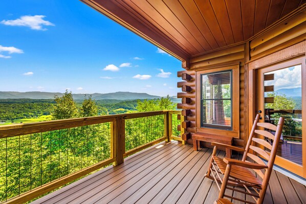 Property grounds - Amazing Views - Amazing Location - Guests love it! (Sevierville)