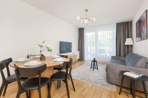 Televisión y oficina 