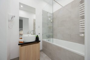 Shower, hair dryer, towels