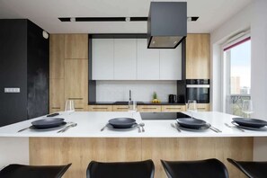 Fridge, oven, stovetop, dishwasher - Kapelanów Armii Krajowej 3 | Modern Apartment (Warszawa)