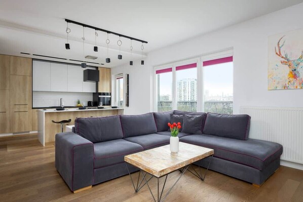 TV, offices - Kapelanów Armii Krajowej 3 | Modern Apartment (Warszawa)