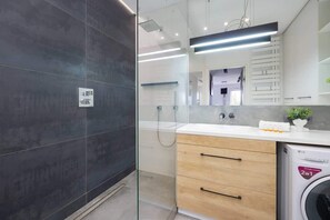 Shower, hair dryer, towels, shampoo