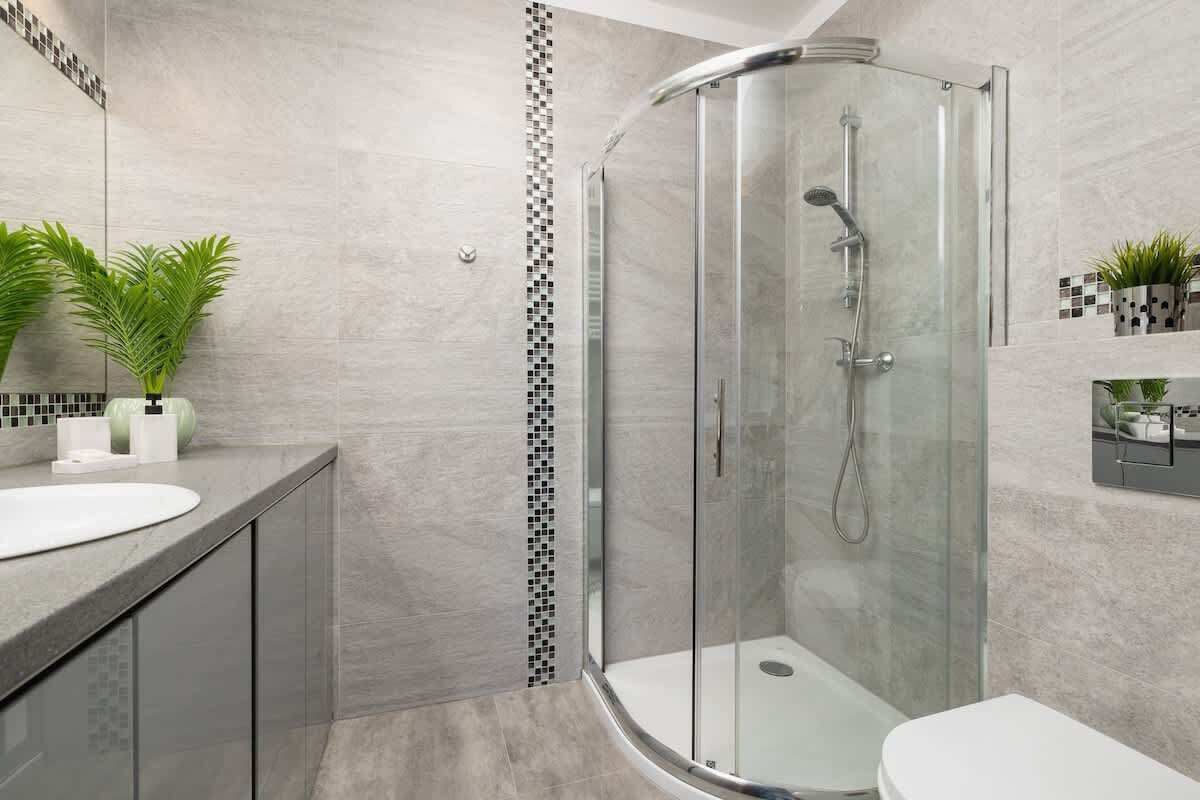 Dusche, Haartrockner, Shampoo