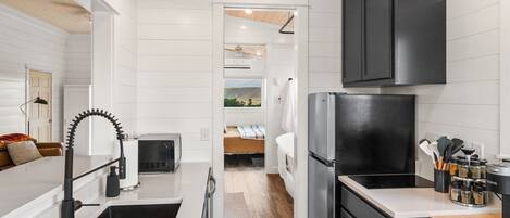 3 bedrooms, desk, iron/ironing board, free WiFi