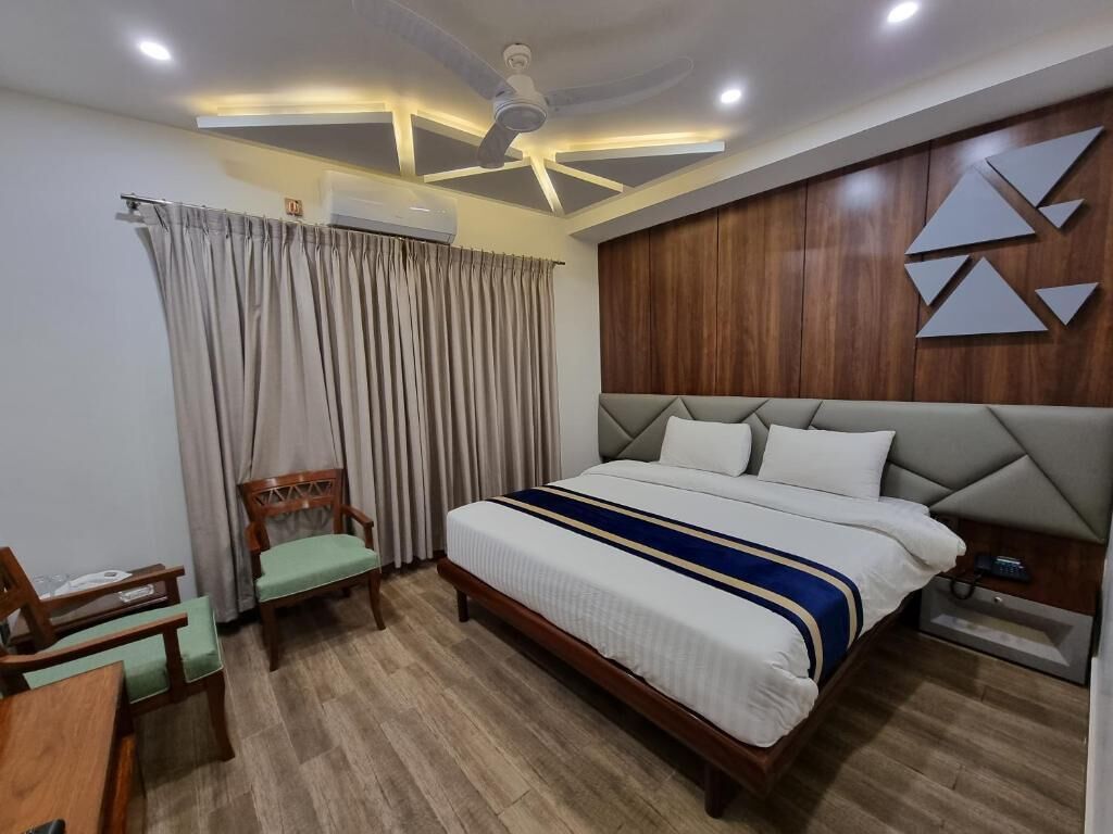 Quarto casal luxo | Quartos à prova de som, ferros/tábuas de passar roupa, Wi-Fi de cortesia