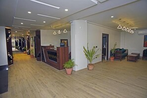 ฝ่ายต้อนรับ