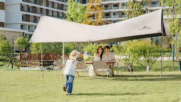 Children’s play area – outdoor