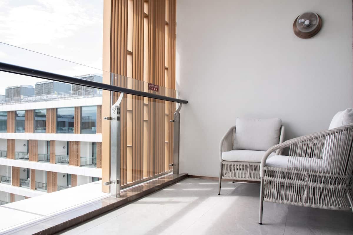 Deluxe Room, 2 Twin Beds (Club Access) | Terrace/patio