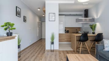 Comfort Studio | Private kitchenette | Fridge, stovetop, electric kettle, cookware/dishes/utensils