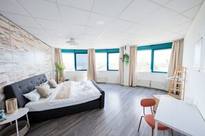 4 soveværelser, skrivebord, strygejern/strygebræt, weekendseng