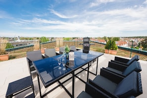 Outdoor dining - Design Penthouse - 4BR - 2 Bath - Rooftop - Whirlpool - 2 Parking (Karlsruhe)