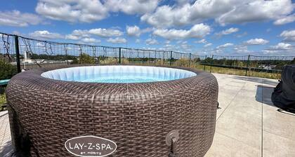 Design Penthouse - 4BR - 2 Bath - Rooftop - Whirlpool - 2 Parking