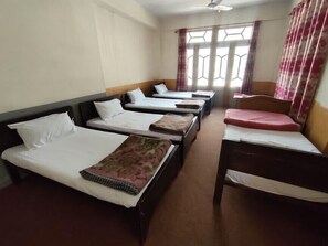Deluxe Double Room | Soundproofing, iron/ironing board, free WiFi - Baba Hotel & Restaurant Chitral (Chitral)