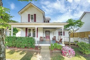Exterior - Marjie’s Retreat with Hot Tub and Swimming Pool (Laurelville)