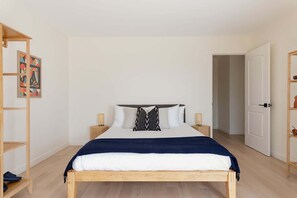 3 bedrooms, desk, iron/ironing board, travel cot