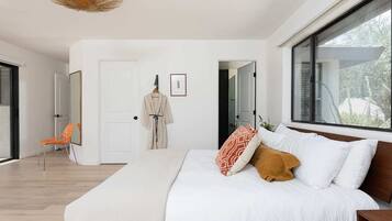 3 bedrooms, desk, iron/ironing board, travel crib