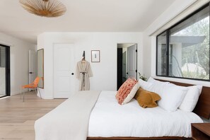 3 Schlafzimmer, Schreibtisch, Bügeleisen/Bügelbrett, Reisekinderbett