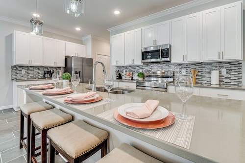 Relax, Play, Swim: Luxe Haines City Home w/ Lanai!