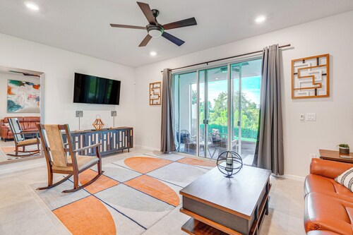 Wesley Chapel End Unit w/ Patio & Nature Views!