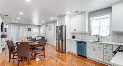 2 Mi to Dtwn: Well-appointed Bridgeport Duplex!