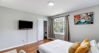 2 Mi to Dtwn: Well-appointed Bridgeport Duplex!