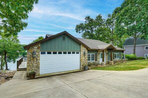 Interior - Large Lake of the Ozarks Home: Deck, Dock & Views (Osage Beach)