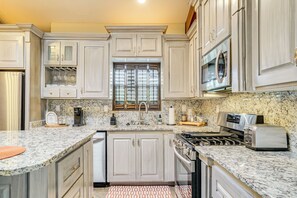 Interior - Unique El Paso Home w/ Patio ~ 1 Mi to The Shoppes (El Paso)