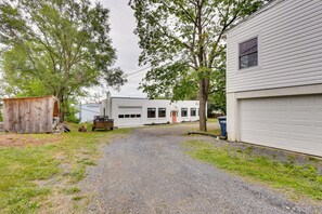 House (3 Bedrooms) | Interior - Modern 3BR Home Near JMU - EMU Sleeps 6 (Harrisonburg)