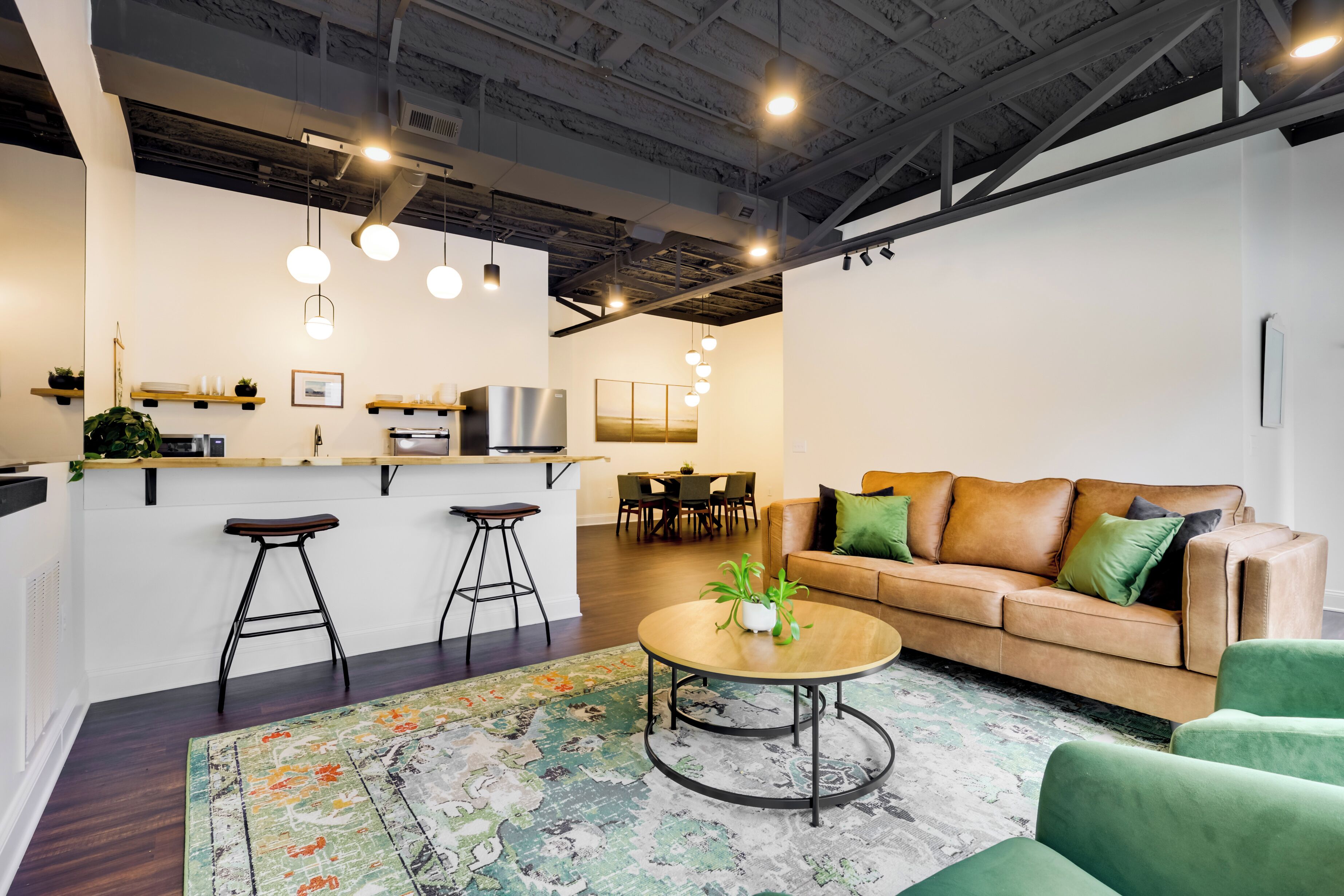 Casa (3 Bedrooms) | Zona de estar | Una televisión, libros