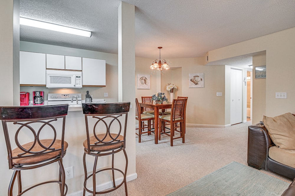 Pool Access & 2 Mi to Ocean: Myrtle Beach Condo! - Garden City, SC