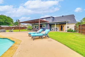 House (4 Bedrooms) | Interior - Fire Pit + Sauna: Spacious Lake Texoma Retreat! (Denison)
