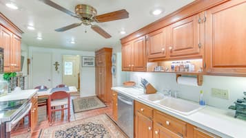 House (2 Bedrooms) | Interior
