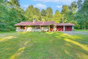 House (2 Bedrooms) | Interior - Pet-friendly Lebanon Vacation Rental on 6 Acres! (Palmyra)