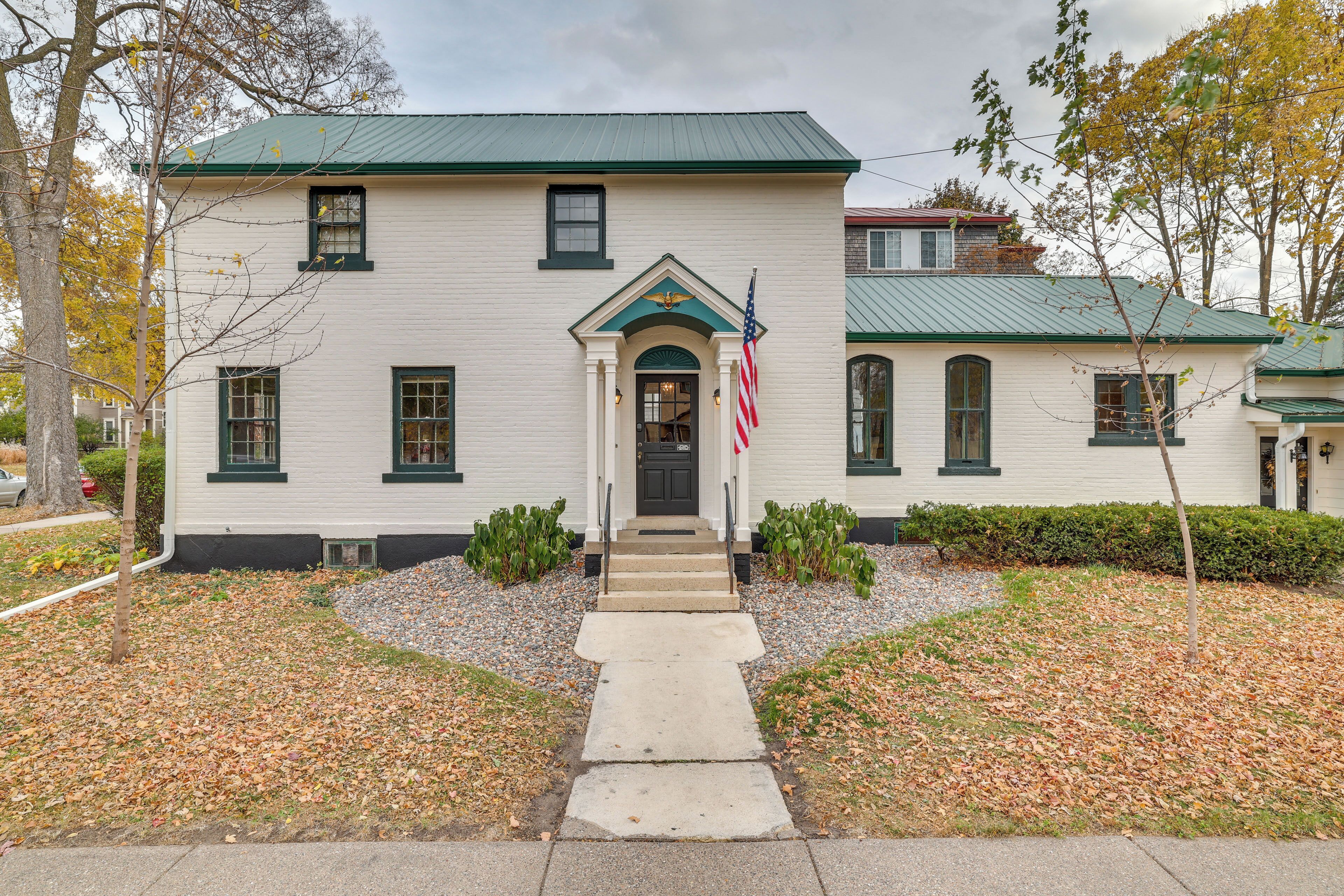 House (3 Bedrooms) | Exterior