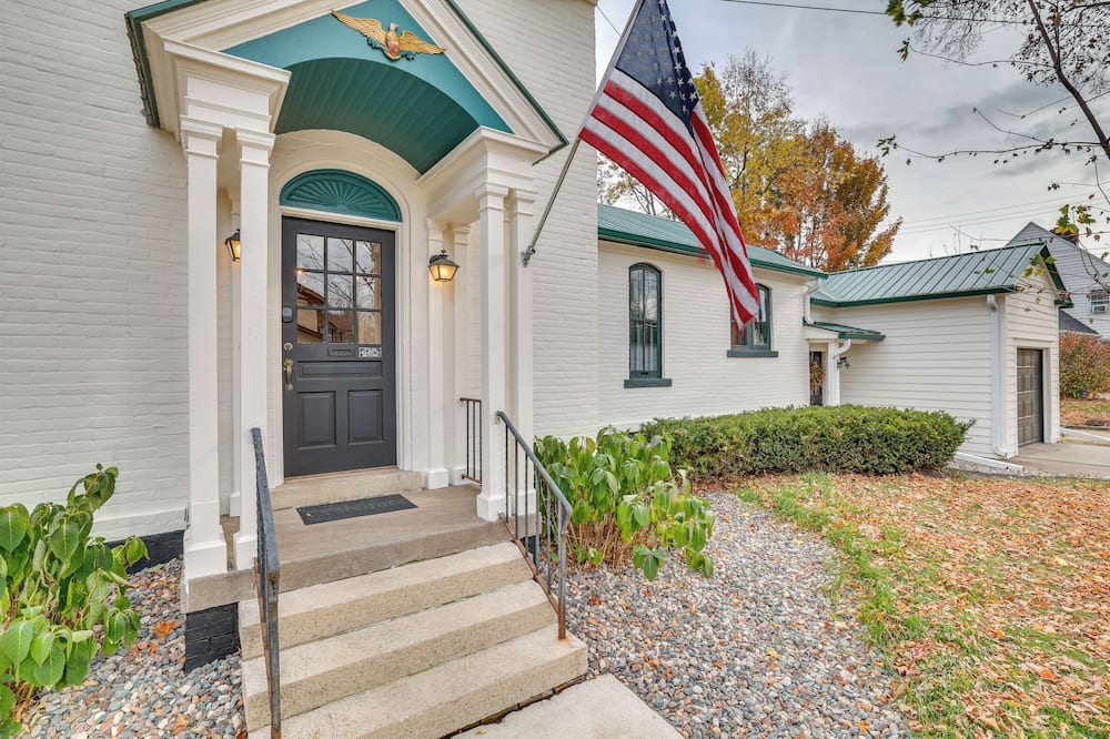 Charming Home: 3 Blocks to Winona State University - Rushford, MN