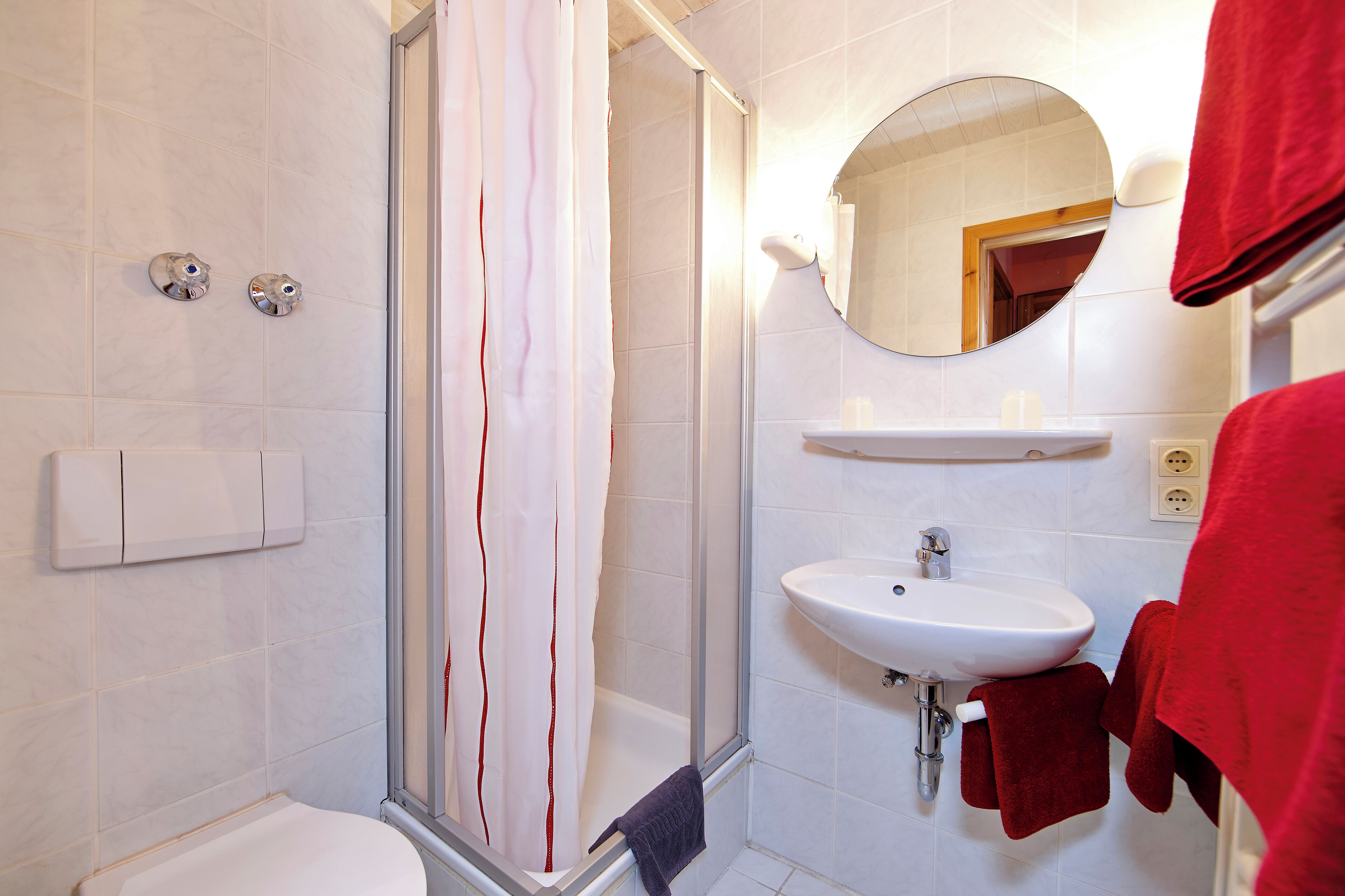 Dusche, Handtücher, Toilettenpapier