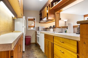 Fridge, microwave, oven, stovetop - Outpost: Cottonwood 514 - Aspens Neighborhood! (Wilson)