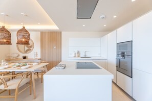 Fridge, microwave, oven, stovetop - RDR391 - Panoramic sea views and Luxury at Velaya (Estepona)